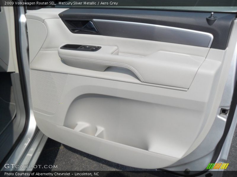 Mercury Sliver Metallic / Aero Grey 2009 Volkswagen Routan SEL