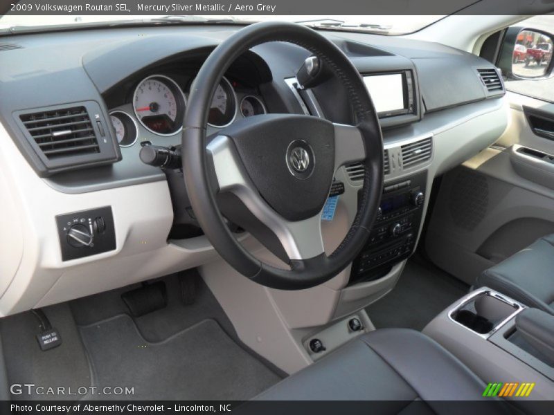 Mercury Sliver Metallic / Aero Grey 2009 Volkswagen Routan SEL