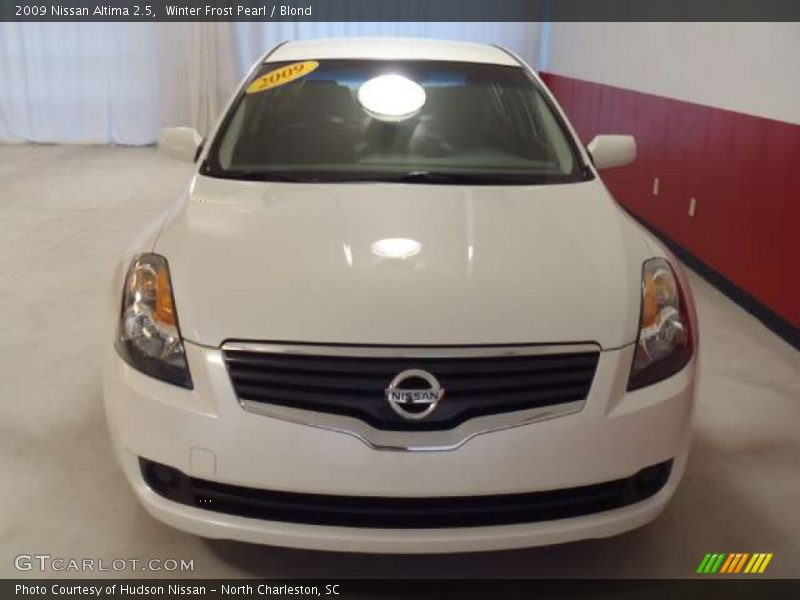 Winter Frost Pearl / Blond 2009 Nissan Altima 2.5