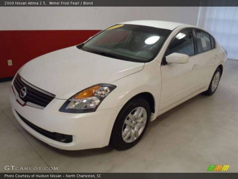 Winter Frost Pearl / Blond 2009 Nissan Altima 2.5