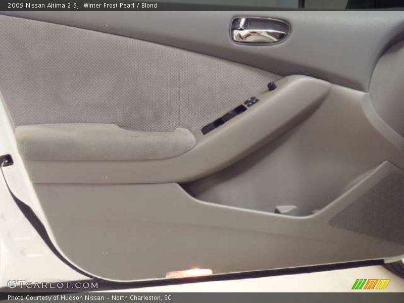 Winter Frost Pearl / Blond 2009 Nissan Altima 2.5