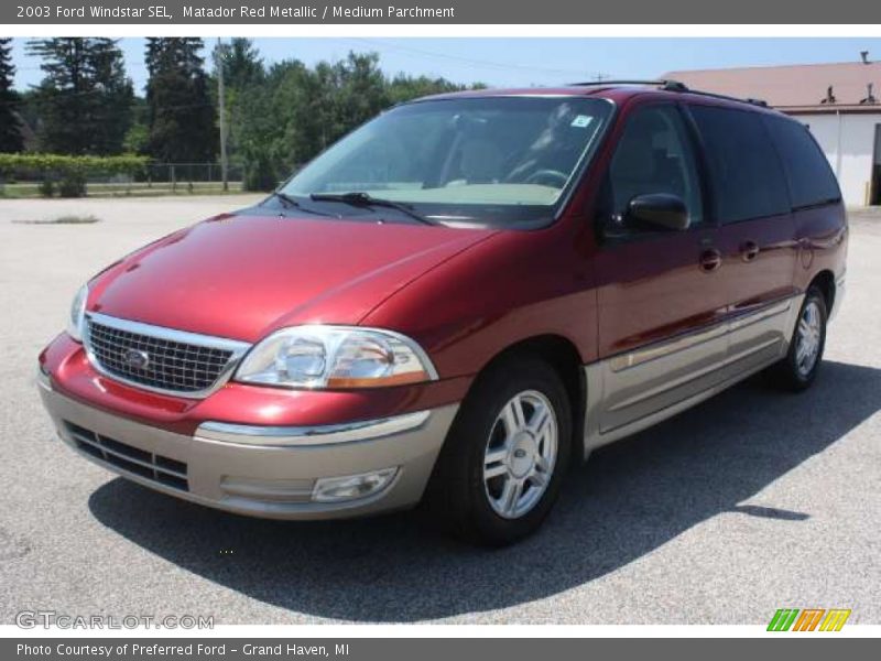 Front 3/4 View of 2003 Windstar SEL