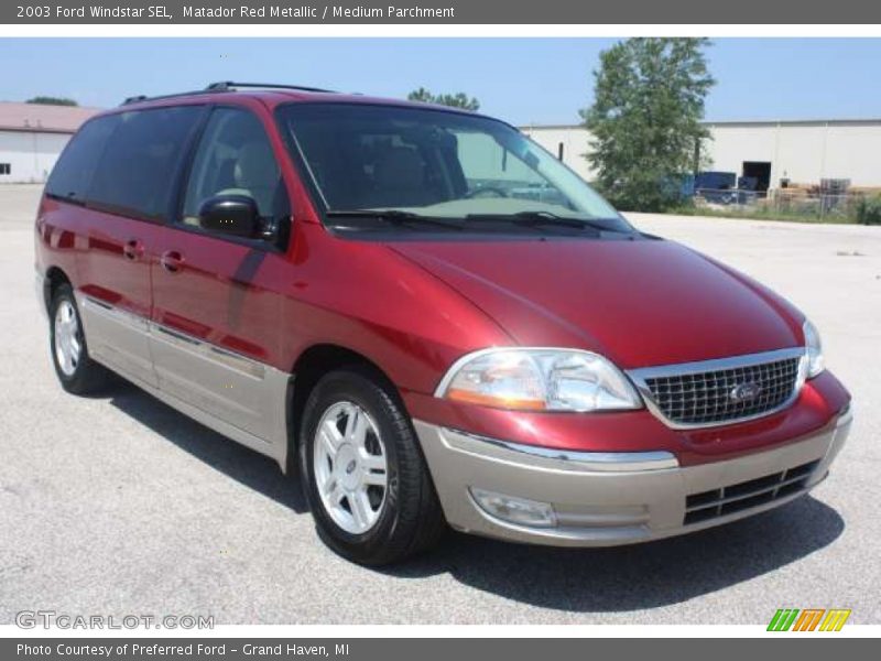 Front 3/4 View of 2003 Windstar SEL