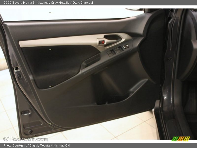 Magnetic Gray Metallic / Dark Charcoal 2009 Toyota Matrix S