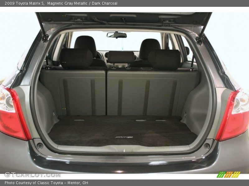Magnetic Gray Metallic / Dark Charcoal 2009 Toyota Matrix S
