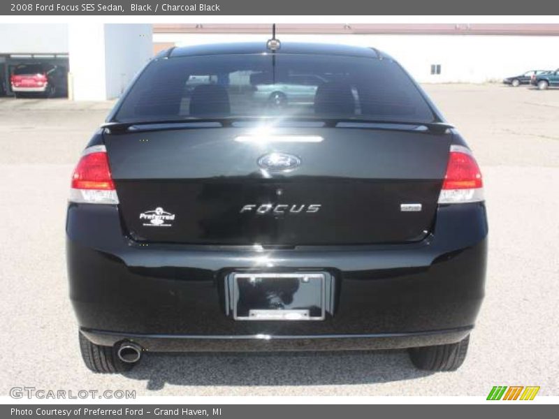 Black / Charcoal Black 2008 Ford Focus SES Sedan