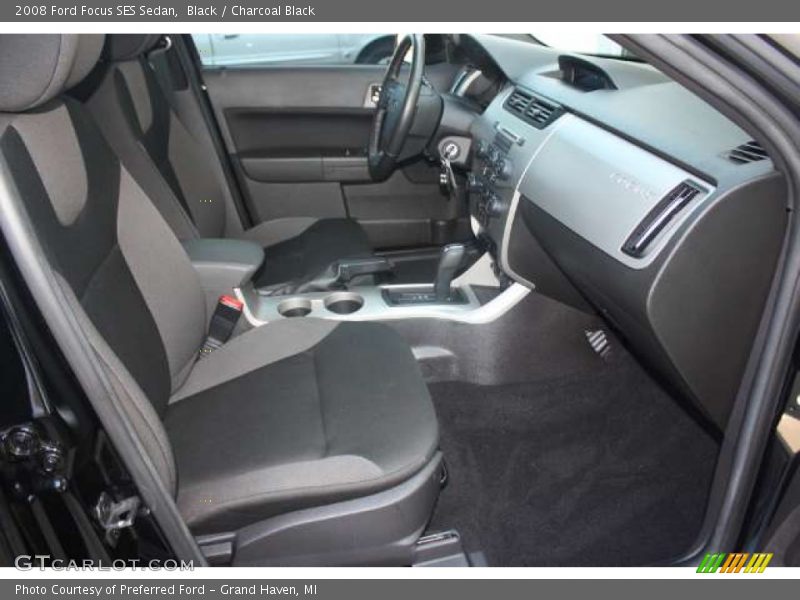 Black / Charcoal Black 2008 Ford Focus SES Sedan