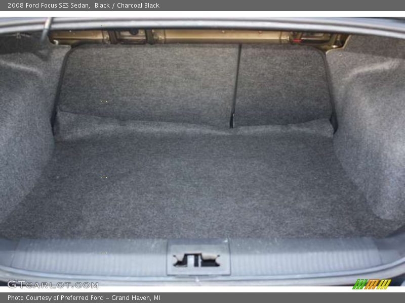 Black / Charcoal Black 2008 Ford Focus SES Sedan