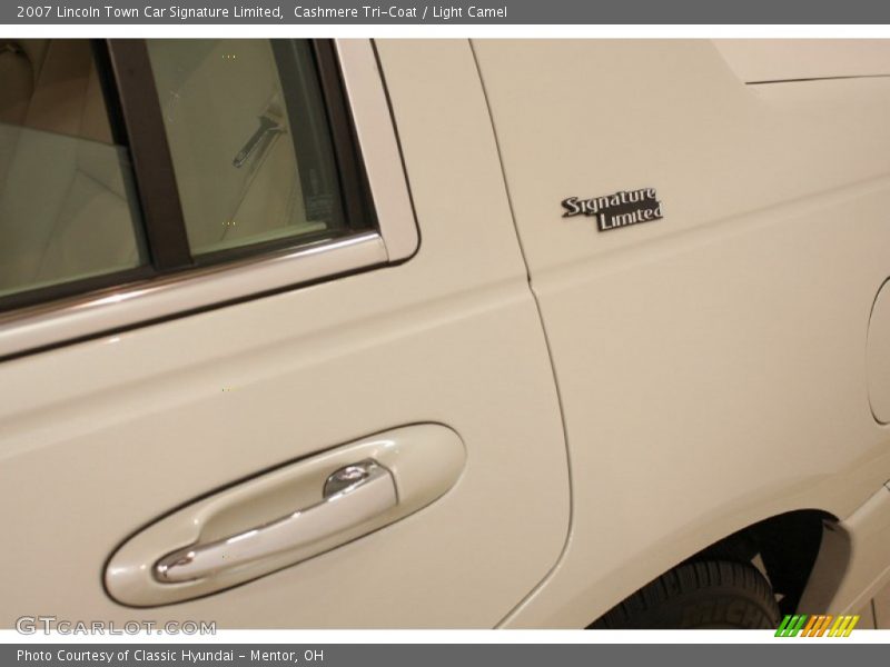 Cashmere Tri-Coat / Light Camel 2007 Lincoln Town Car Signature Limited