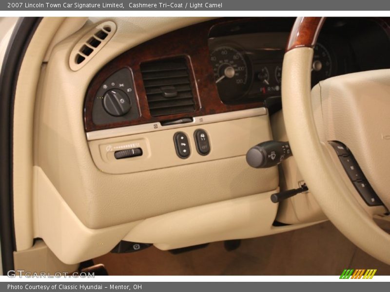 Controls of 2007 Town Car Signature Limited