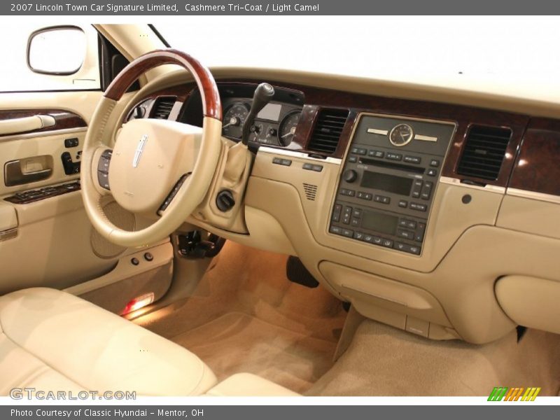 Cashmere Tri-Coat / Light Camel 2007 Lincoln Town Car Signature Limited