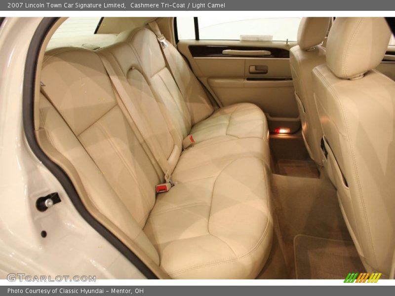  2007 Town Car Signature Limited Light Camel Interior