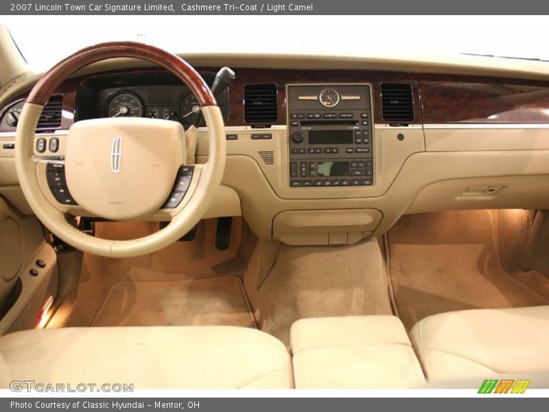 Dashboard of 2007 Town Car Signature Limited