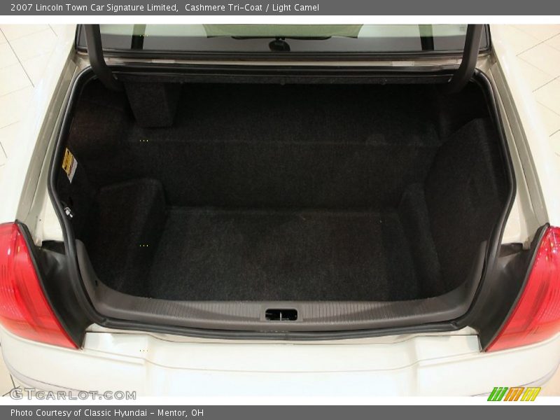 Cashmere Tri-Coat / Light Camel 2007 Lincoln Town Car Signature Limited