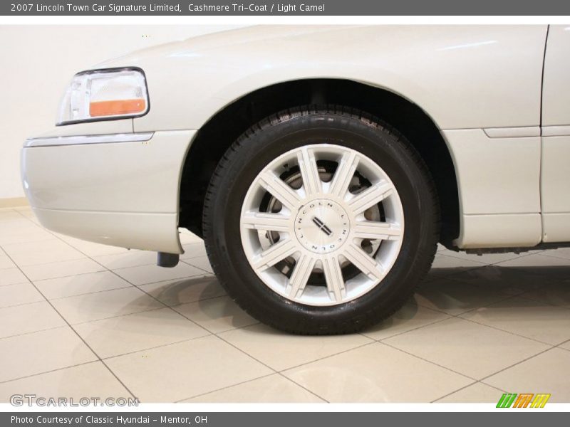  2007 Town Car Signature Limited Wheel