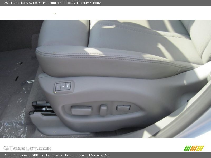 Platinum Ice Tricoat / Titanium/Ebony 2011 Cadillac SRX FWD