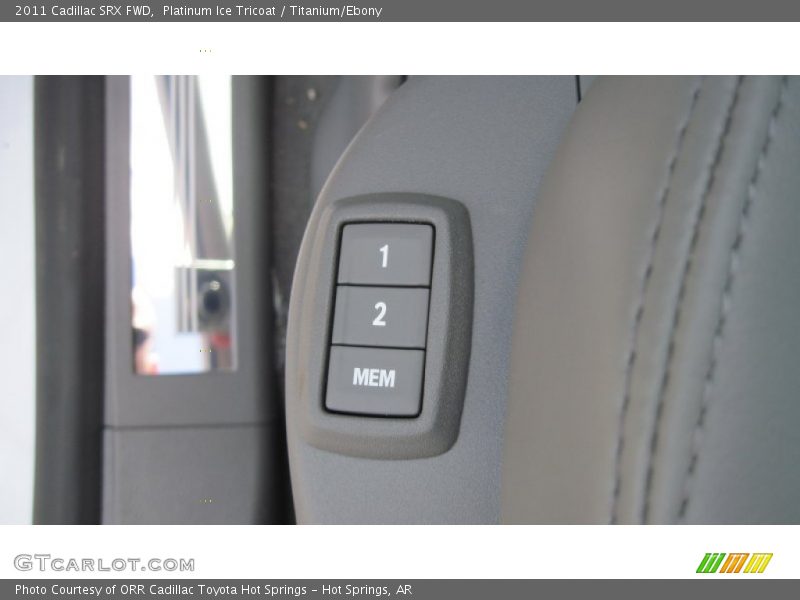 Platinum Ice Tricoat / Titanium/Ebony 2011 Cadillac SRX FWD