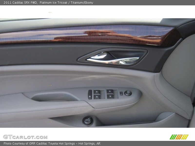 Platinum Ice Tricoat / Titanium/Ebony 2011 Cadillac SRX FWD