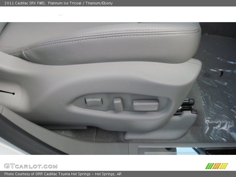 Platinum Ice Tricoat / Titanium/Ebony 2011 Cadillac SRX FWD