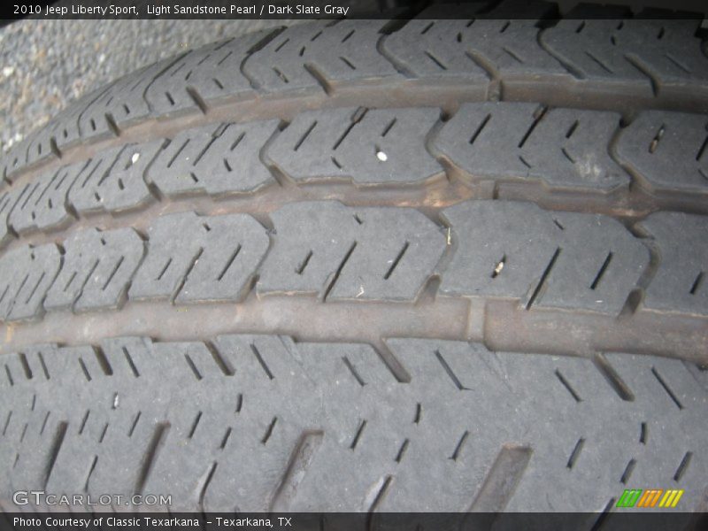 Light Sandstone Pearl / Dark Slate Gray 2010 Jeep Liberty Sport