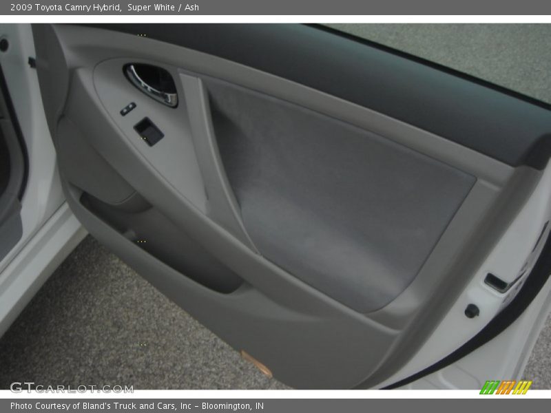 Super White / Ash 2009 Toyota Camry Hybrid
