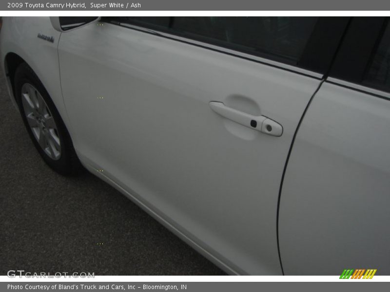 Super White / Ash 2009 Toyota Camry Hybrid