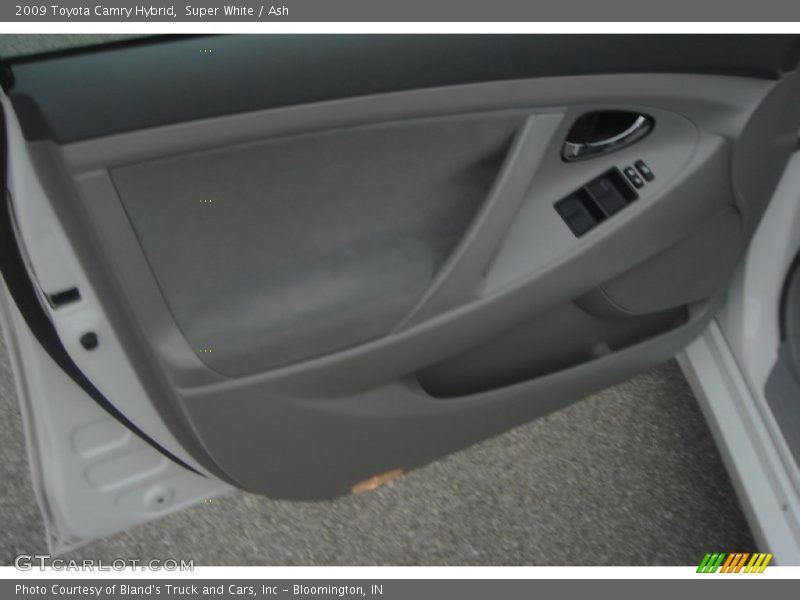 Super White / Ash 2009 Toyota Camry Hybrid
