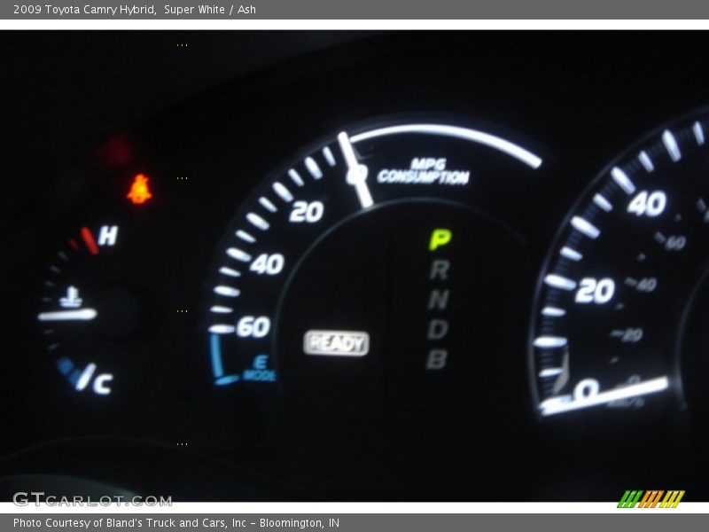 Super White / Ash 2009 Toyota Camry Hybrid