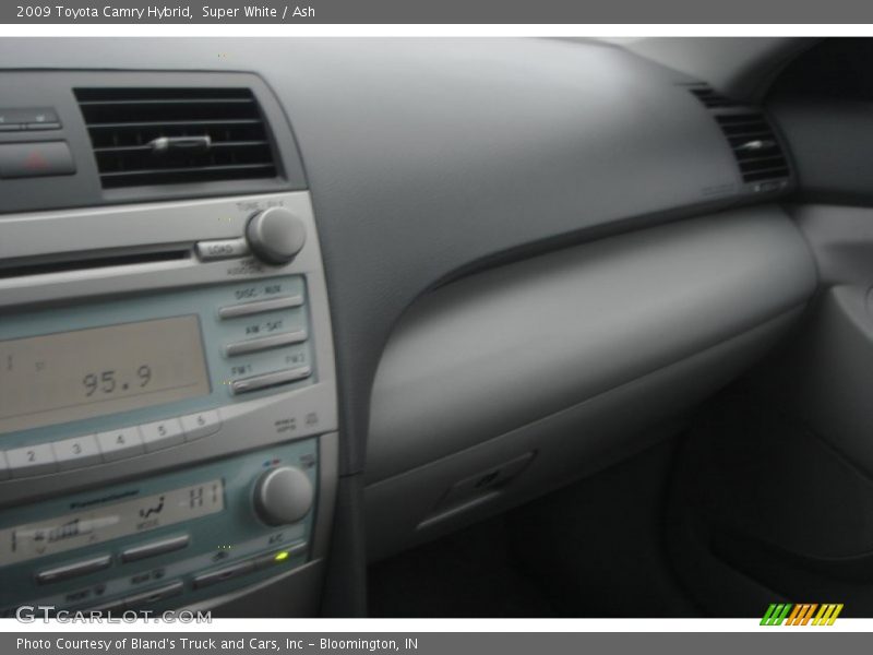 Super White / Ash 2009 Toyota Camry Hybrid