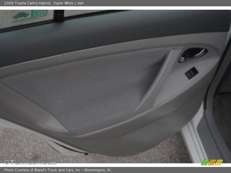 Super White / Ash 2009 Toyota Camry Hybrid