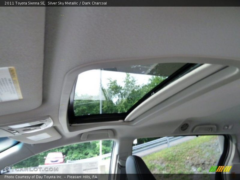 Sunroof of 2011 Sienna SE