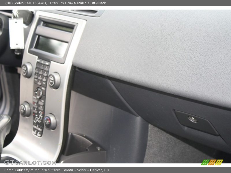 Titanium Gray Metallic / Off-Black 2007 Volvo S40 T5 AWD