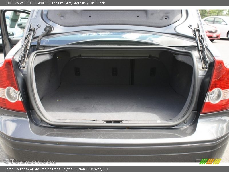 Titanium Gray Metallic / Off-Black 2007 Volvo S40 T5 AWD