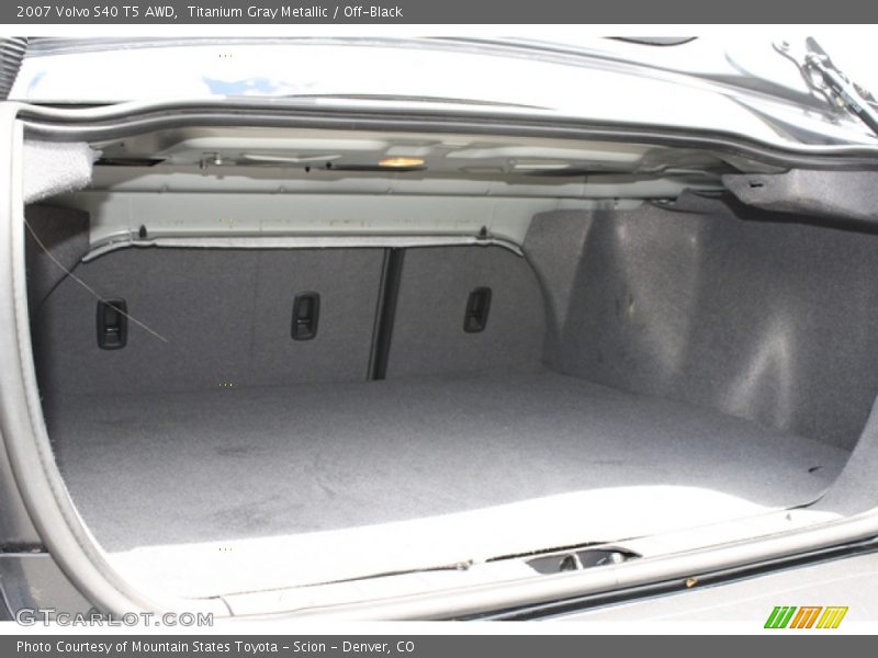 Titanium Gray Metallic / Off-Black 2007 Volvo S40 T5 AWD