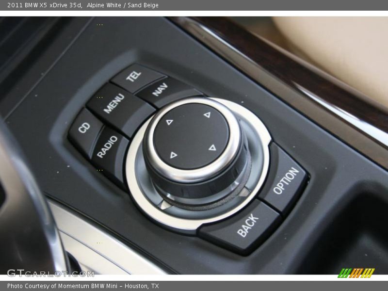 Alpine White / Sand Beige 2011 BMW X5 xDrive 35d