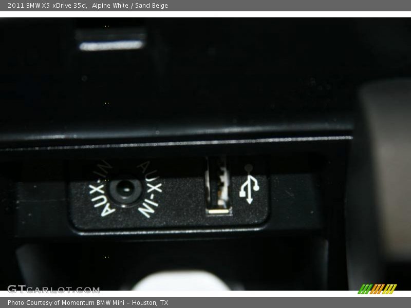 Alpine White / Sand Beige 2011 BMW X5 xDrive 35d