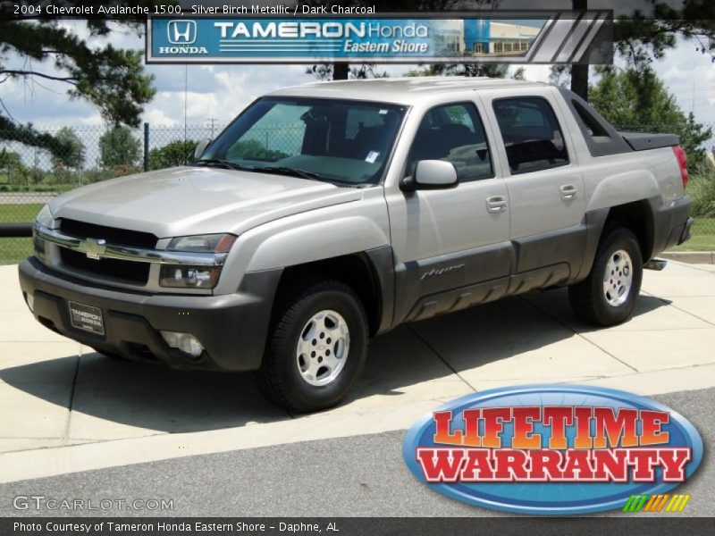 Silver Birch Metallic / Dark Charcoal 2004 Chevrolet Avalanche 1500
