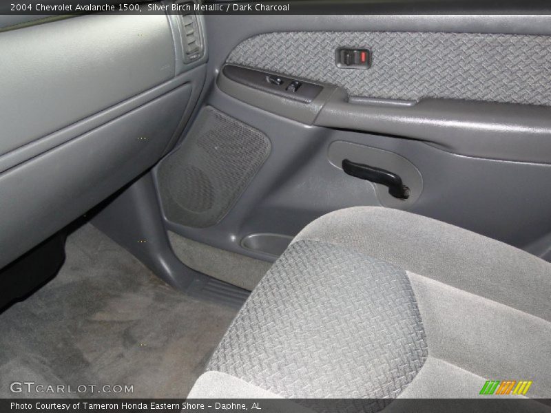 Silver Birch Metallic / Dark Charcoal 2004 Chevrolet Avalanche 1500