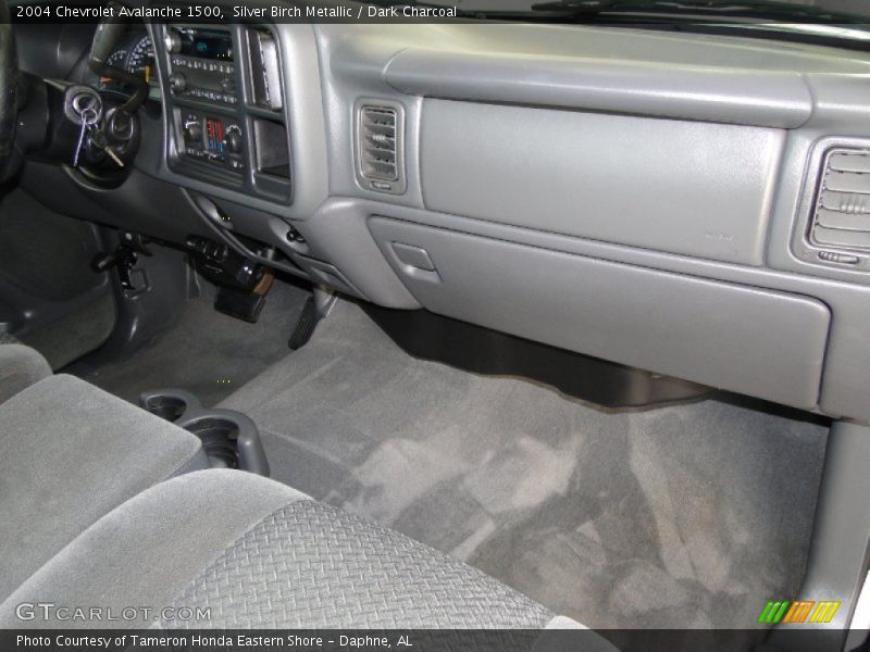 Silver Birch Metallic / Dark Charcoal 2004 Chevrolet Avalanche 1500