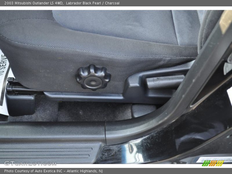 Labrador Black Pearl / Charcoal 2003 Mitsubishi Outlander LS 4WD