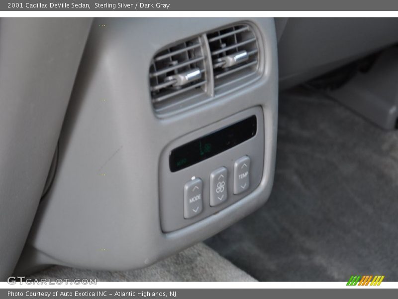 Sterling Silver / Dark Gray 2001 Cadillac DeVille Sedan