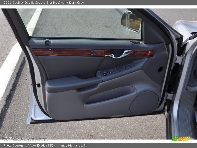 Sterling Silver / Dark Gray 2001 Cadillac DeVille Sedan