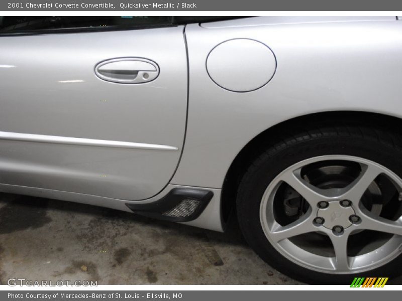 Quicksilver Metallic / Black 2001 Chevrolet Corvette Convertible