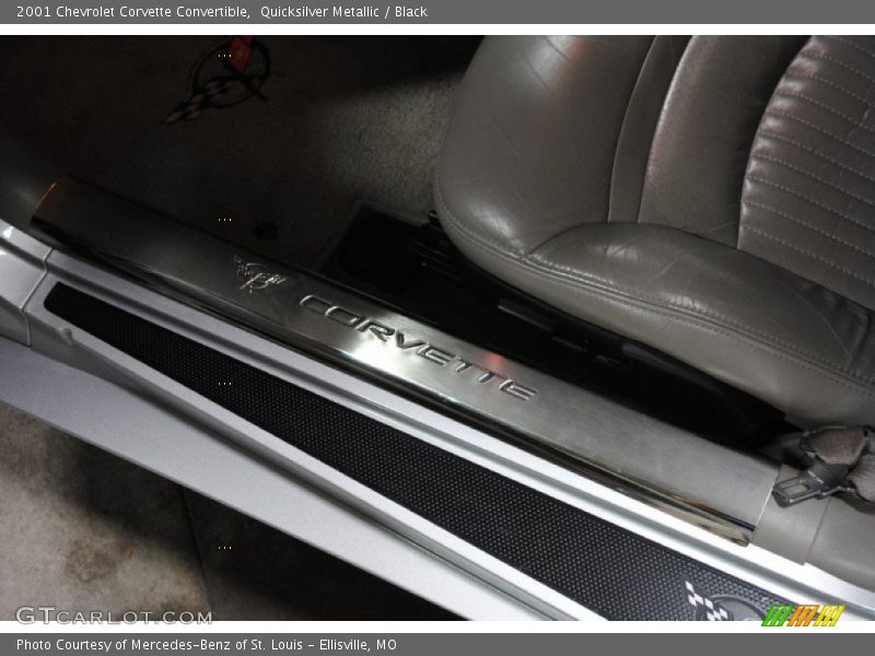 Quicksilver Metallic / Black 2001 Chevrolet Corvette Convertible