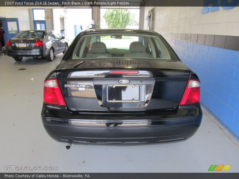 Pitch Black / Dark Pebble/Light Pebble 2007 Ford Focus ZX4 SE Sedan