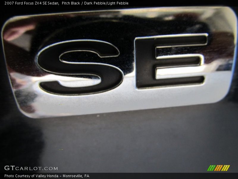 Pitch Black / Dark Pebble/Light Pebble 2007 Ford Focus ZX4 SE Sedan