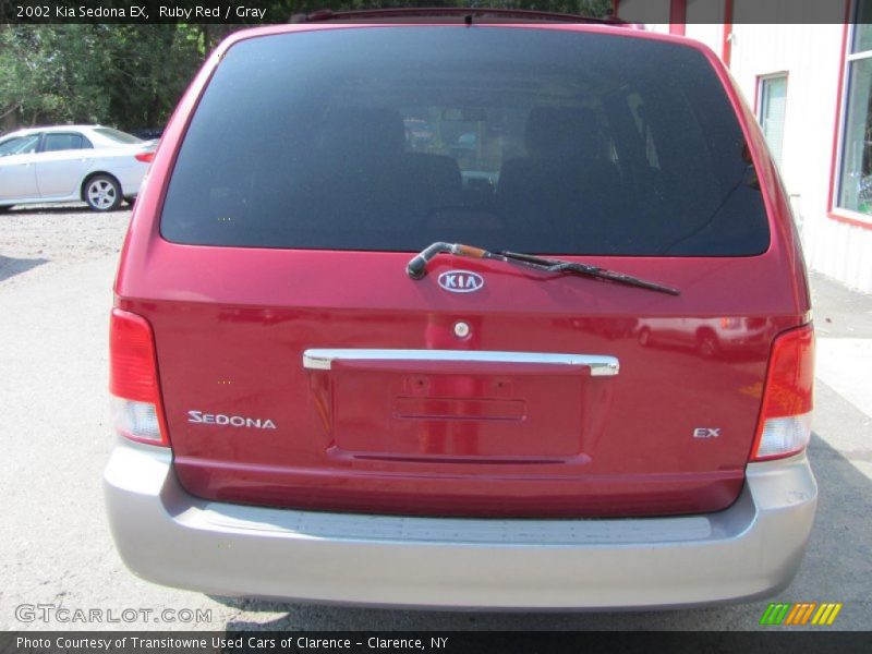 Ruby Red / Gray 2002 Kia Sedona EX