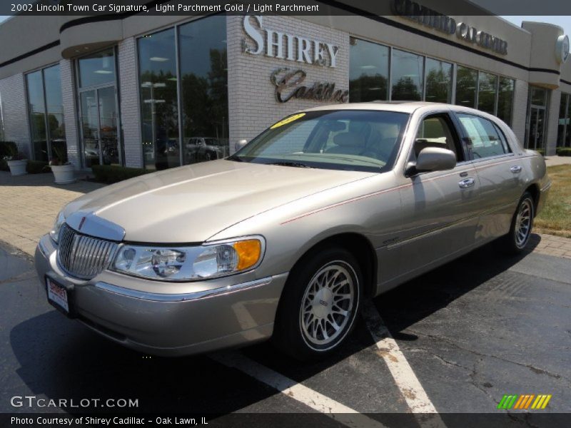 Light Parchment Gold / Light Parchment 2002 Lincoln Town Car Signature