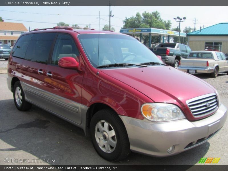 Ruby Red / Gray 2002 Kia Sedona EX