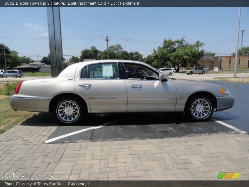 Light Parchment Gold / Light Parchment 2002 Lincoln Town Car Signature